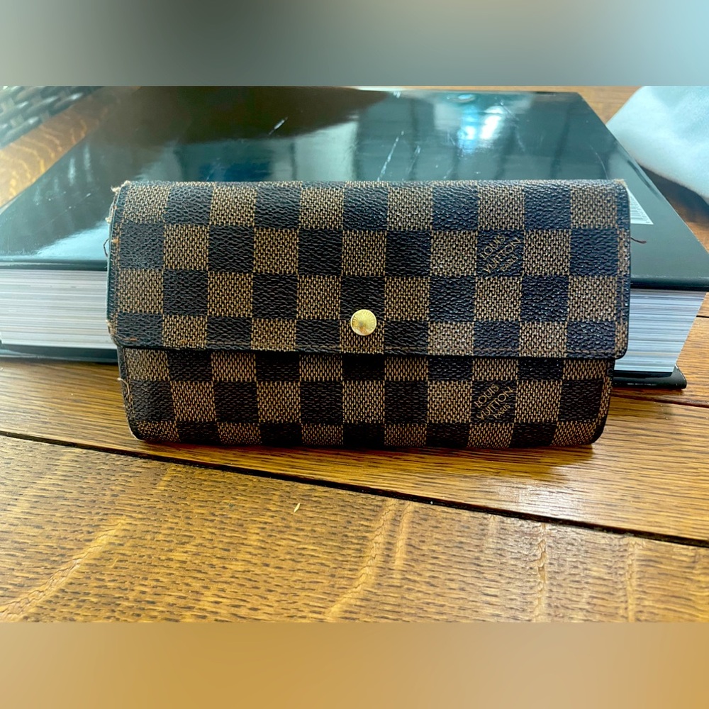 Louis Vuitton Damier Ebene wallet Sarah?